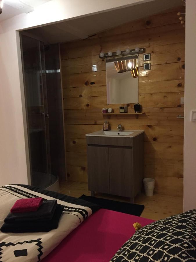 Dependance Privee - Halte Route Apartment Le Thor Exterior photo