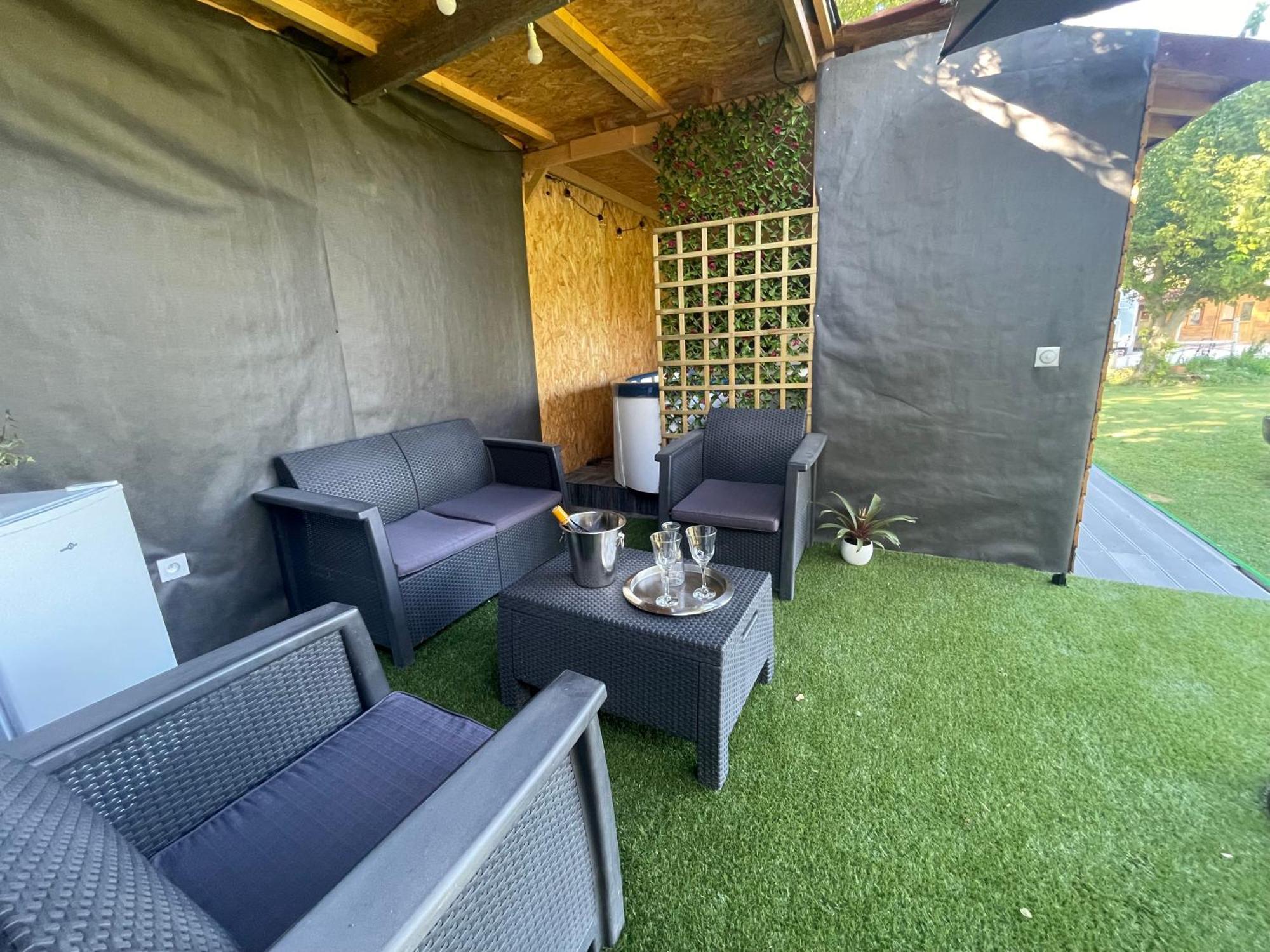 Dependance Privee - Halte Route Apartment Le Thor Exterior photo